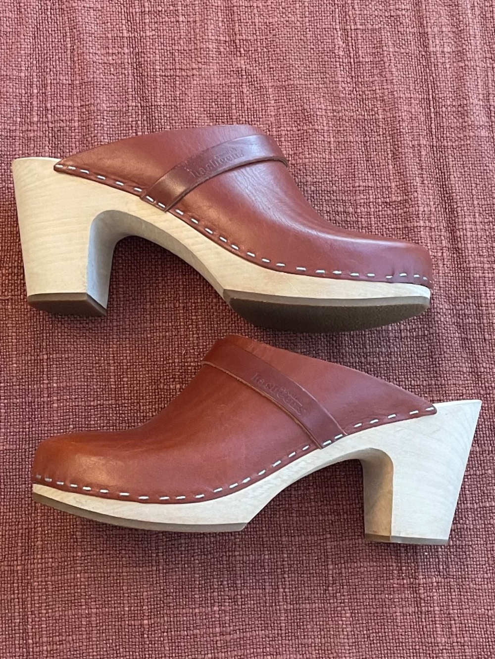 Swedish Hasbeens Brown Leather Clogs with Natural Wood Heels - Picture 4 of 7
